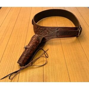 Mexico Hand Tooled Leather Gun Belt and Holster Floral Brown Size 50